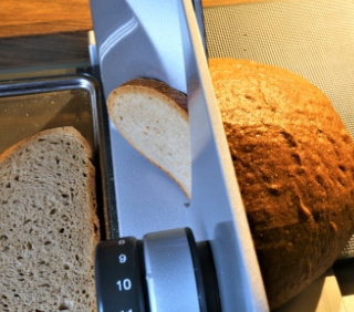 Regulacja grubości krojenia w krajalnicy do chleba