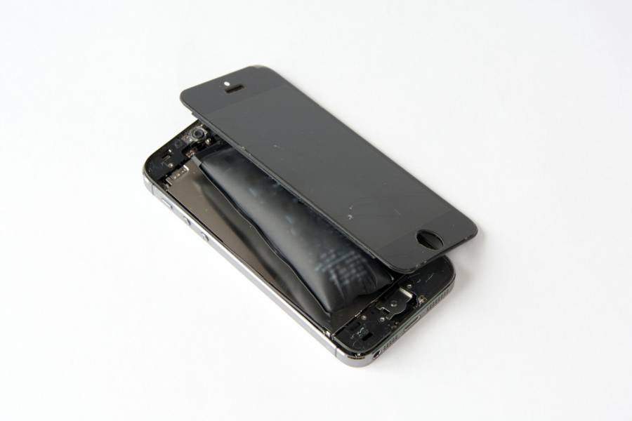 Uszkodzona bateria telefonu