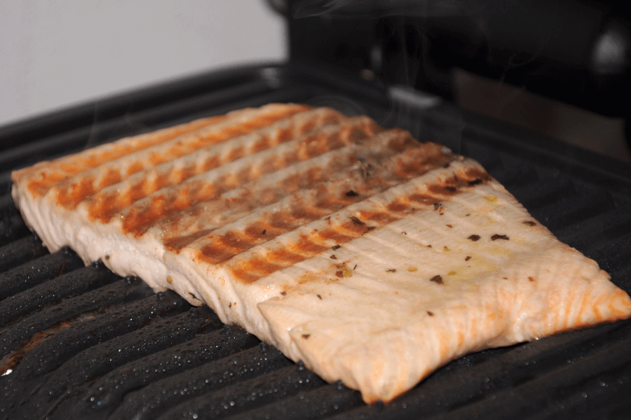 Kolejnym zaskoczeniem był łosoś. Tu grill został ustawiony na automatyczny program z obrazkiem ryby.