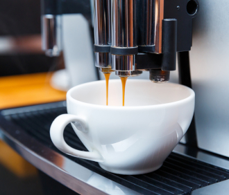 Espresso z automatycznego ekspresu do kawy z młynkiem