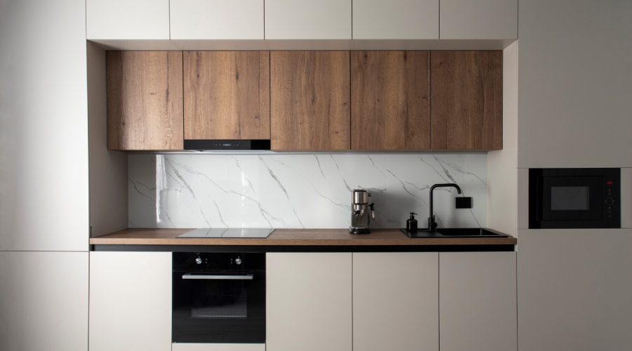 lod&oacute;wka w zabudowie w nowoczesnej kuchni