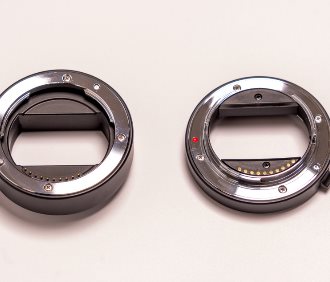 Dwa adaptery do obiektywu