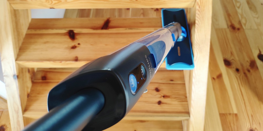 test mopa elektrycznego Philips OneUp 5000 - mopowanie schod&oacute;w