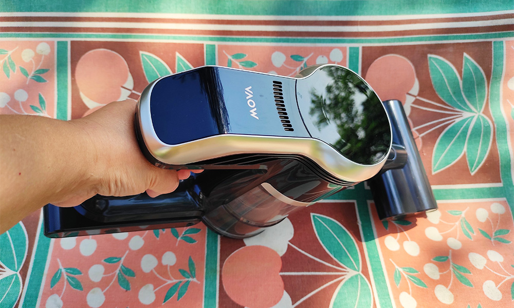 Test odkurzacza Mova S2 Detect - odkurzanie łóżka polowego