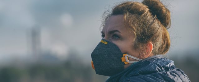 Producenci masek przeciwsmogowych określają, w jakich warunkach powinny być użytkowane ich produkty