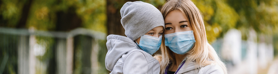 Dzieci mogą nosić maski przeciwsmogowe, ale maluchom szczególnie należy ograniczać przebywanie na dworze, kiedy normy pyłów są przekroczone
