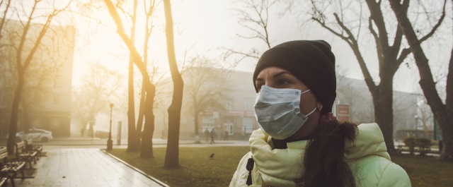 Maska przeciwsmogowa chroni przed wdychaniem chorobotwórczych zanieczyszczeń