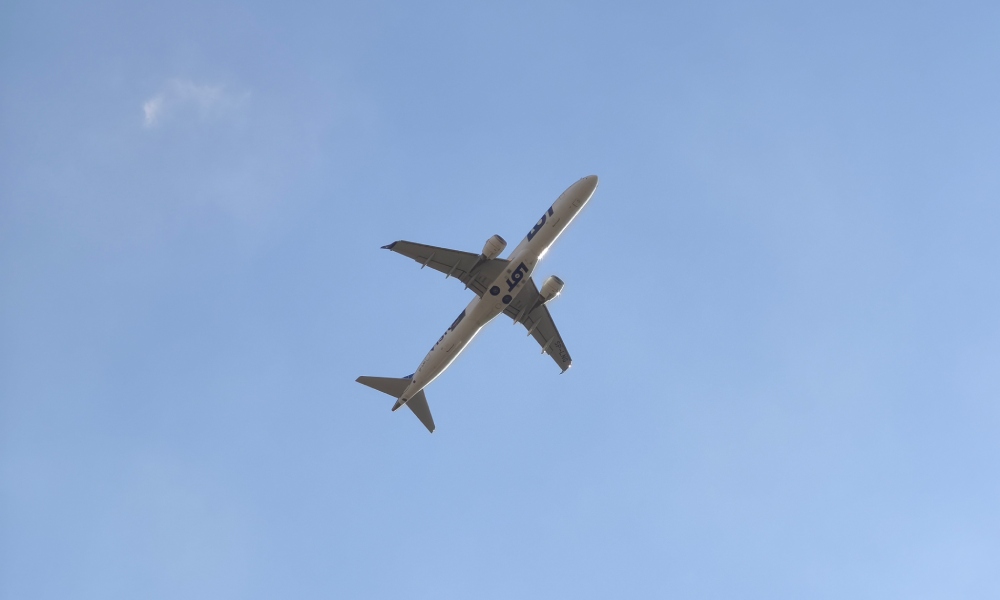 zblienie na startujący samolot