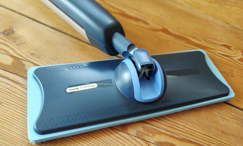 test mopa elektrycznego Philips OneUp 5000 - widok na nasadkę mopującą