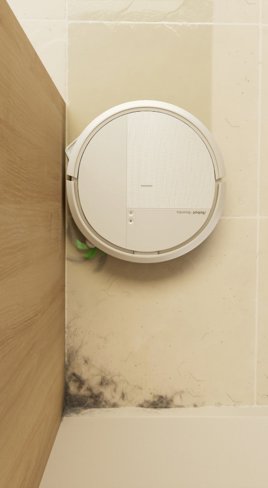 Robot sprzątający iRobot Roomba 115 Combo wymiata kurz z kąta
