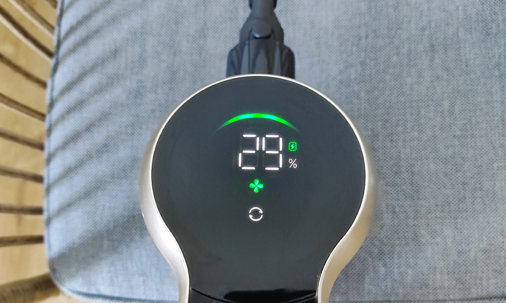 Test odkurzacza Mova S2 Detect panel sterowania