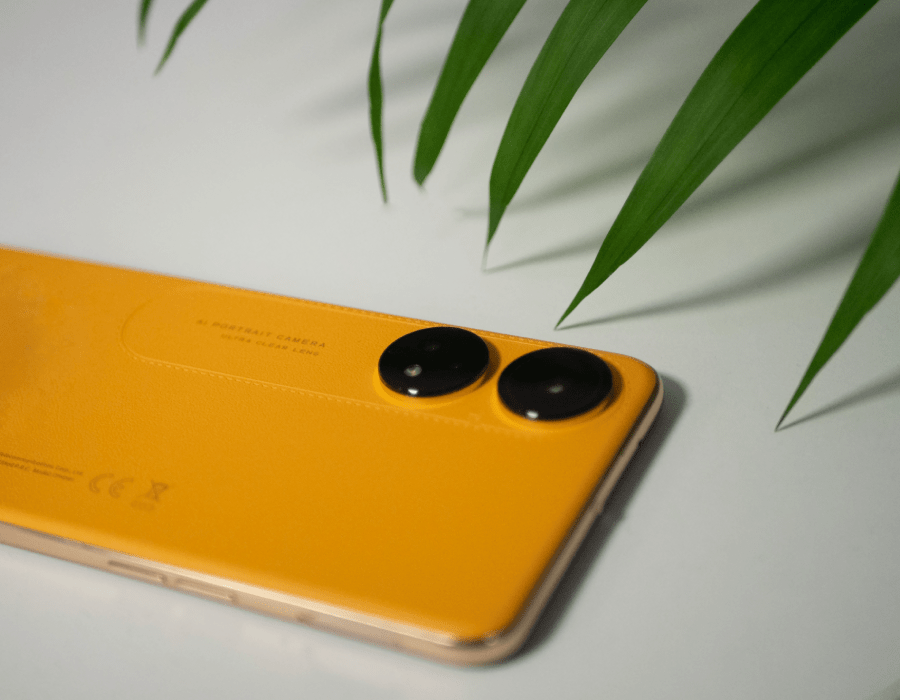 Mimo tak pojemnej baterii telefon waży zaledwie 179,5 g, przy wymiarach 160,8 x 73,84 x 7,8 mm.