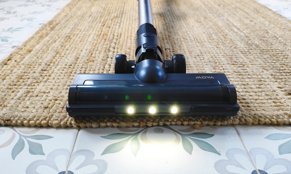 Test odkurzacza Mova S2 Detect - widok na szczotkę z diodami LED