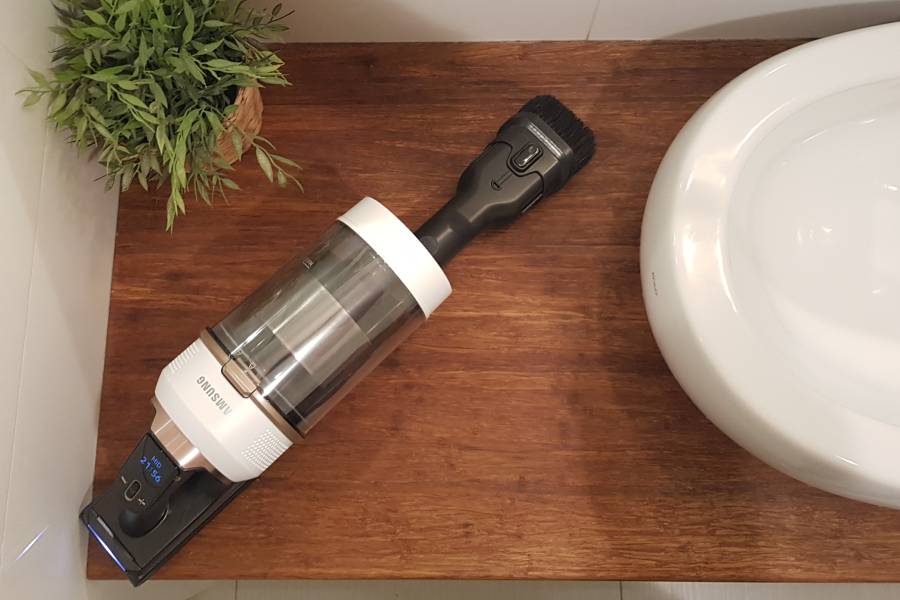 Ssawka szczelinowa z regulowaną długością jest idealna do usuwania kurzu z listew przypodłogowych lub zakamark&oacute;w (przy kaloryferze, szafie, pralce itp.). 