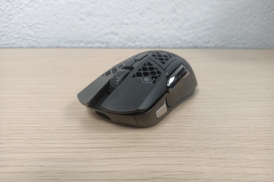 Struktura plastra miodu sprawia, że myszka prezentuje się nowocześnie i stylowo.