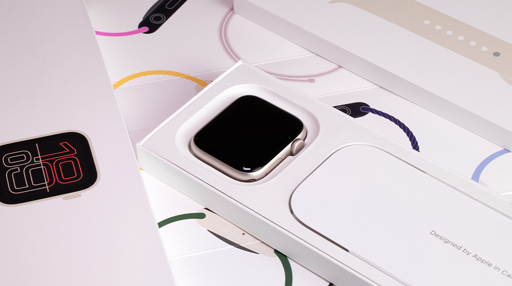 rozpakowanie Apple Watch SE 3