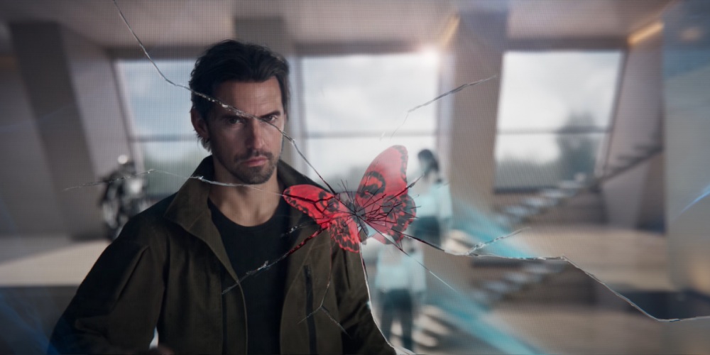 cyfrowy, czerwony motyl, pęknięte szkło lustra i mężczyzna w ciemnych ubraniach