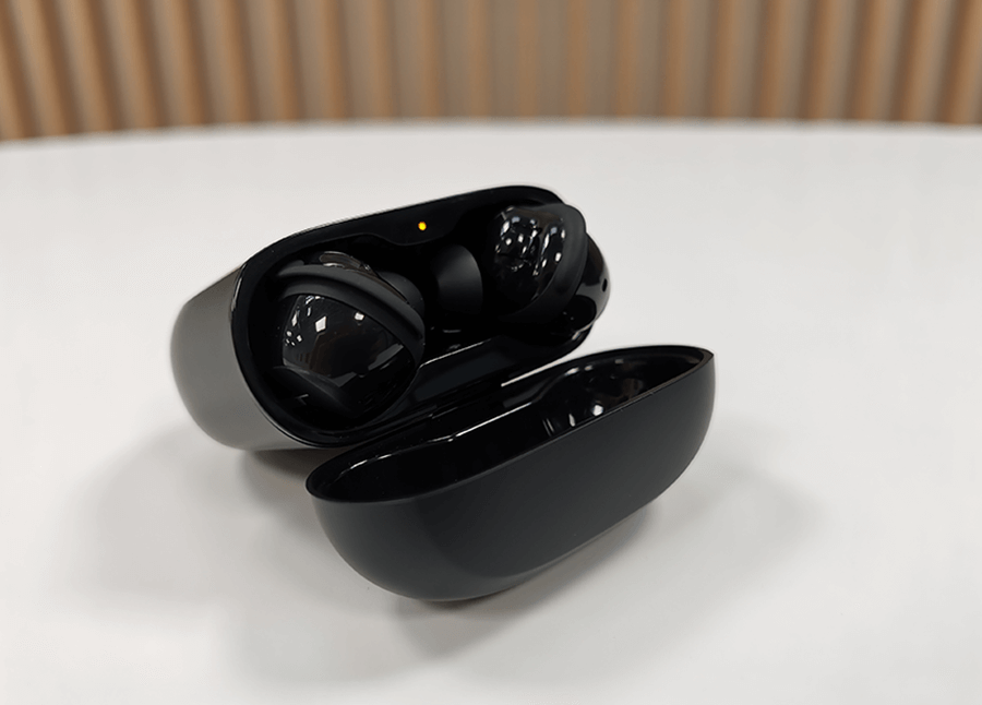 Otwarte etui Bose QuietComfort Earbuds 2