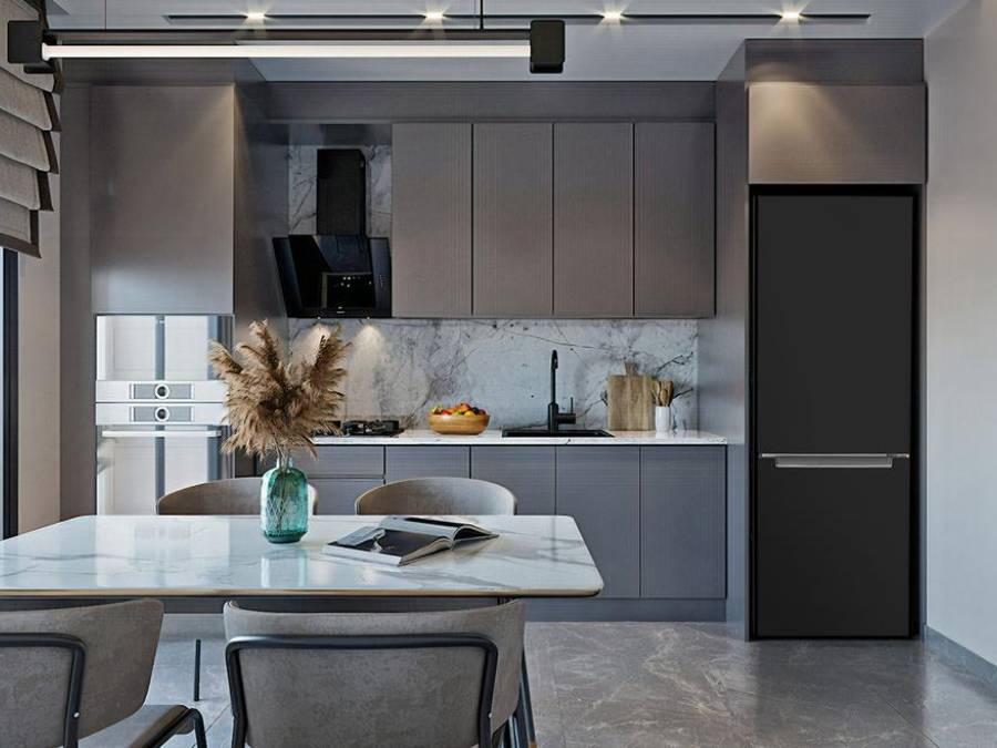 Czarna matowa lod&oacute;wka w nowoczesnej kuchni