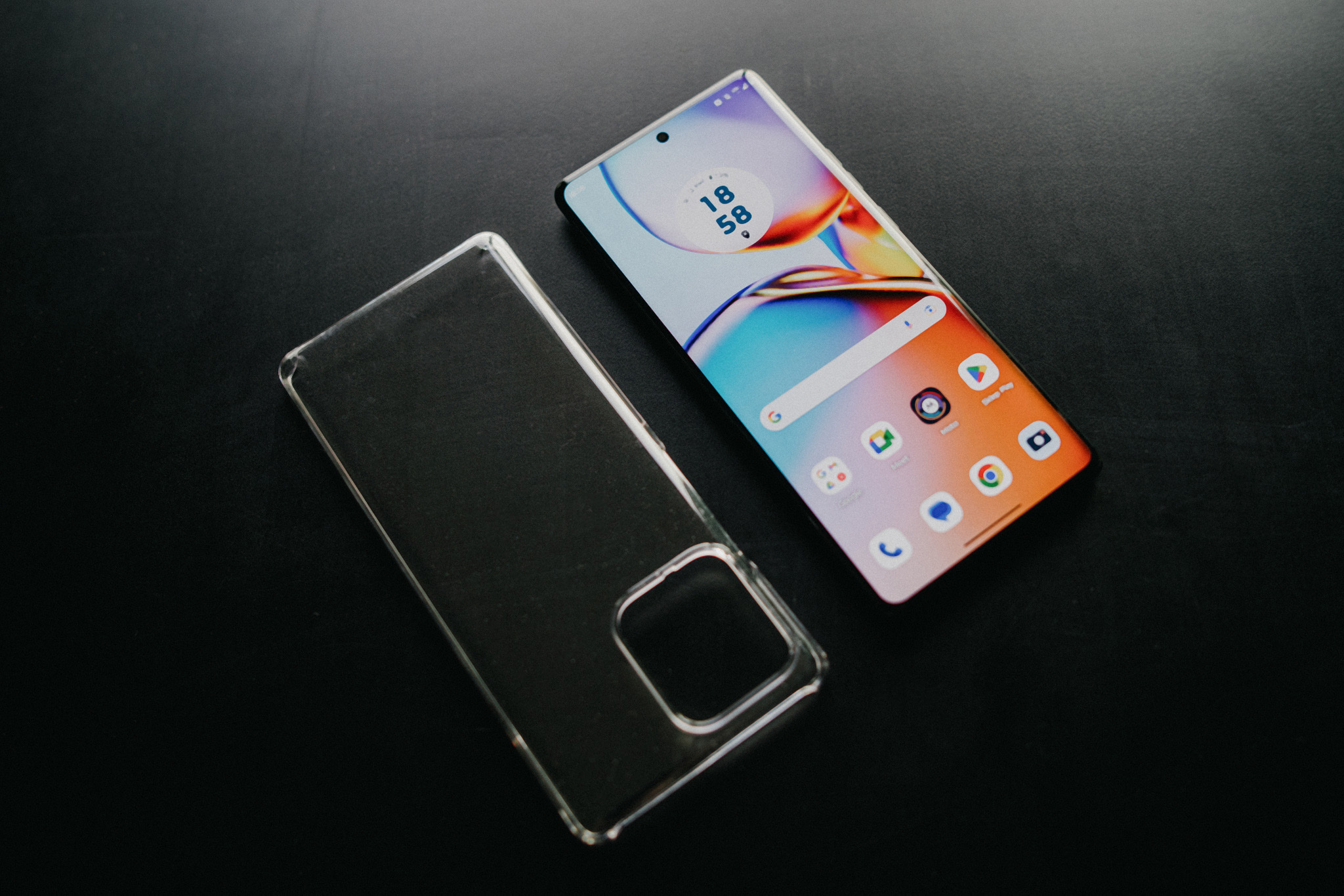 Nowy smartfon od Motoroli może się r&oacute;wnież pochwalić bardzo ciekawym i dyskretnym systemem powiadomień. 