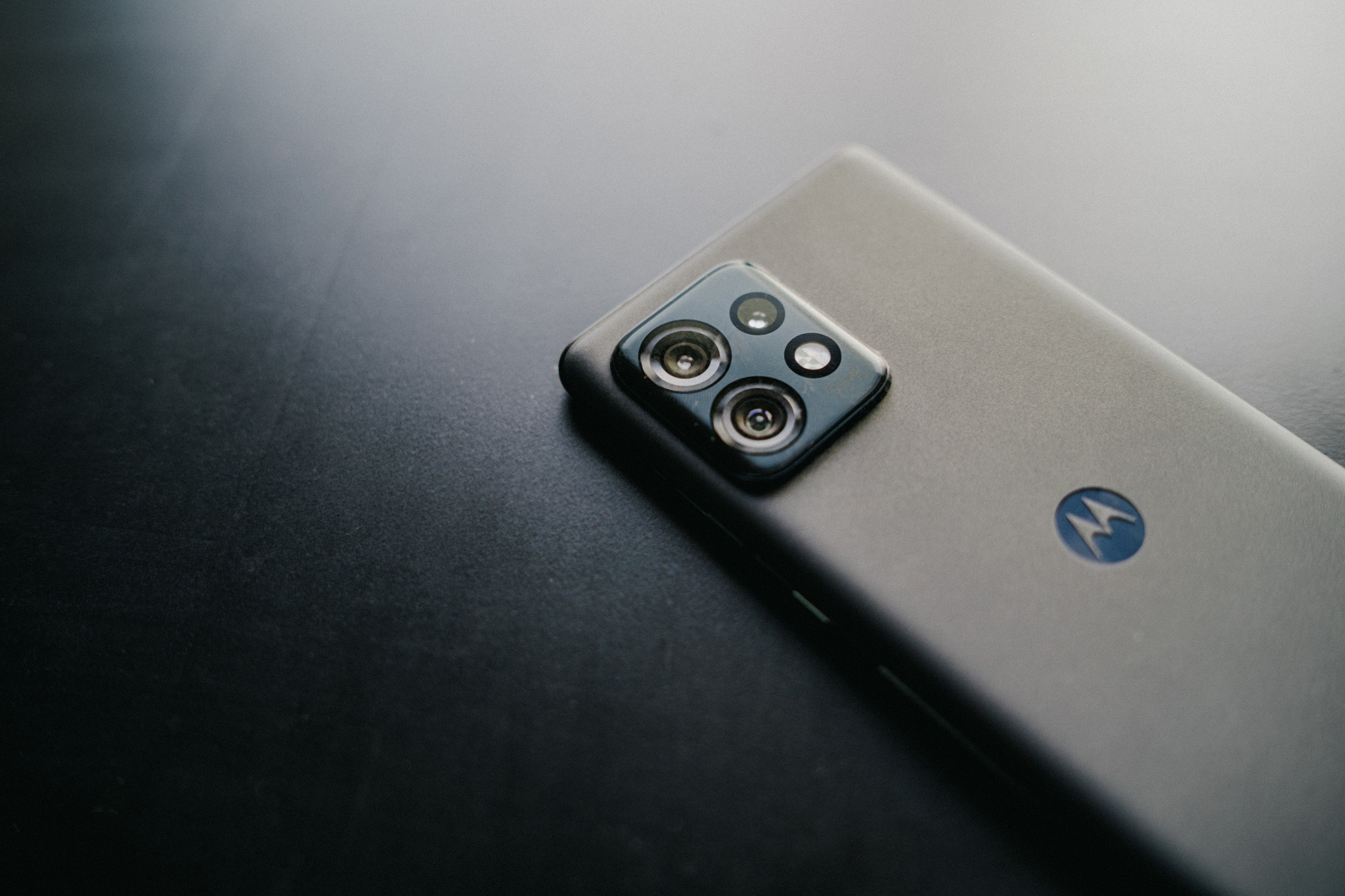 Potr&oacute;jny aparat z optyczną stabilizacją OIS robił za mnie naprawdę dużo podczas fotografowania.