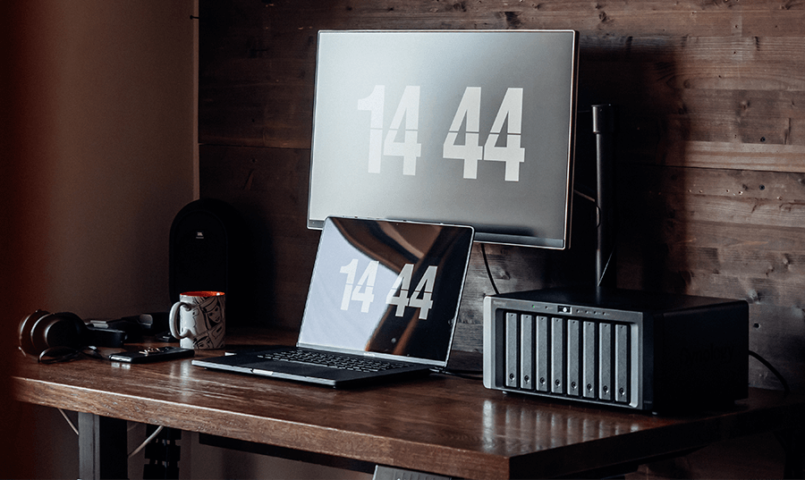 Biurko z dyskiem sieciowym 