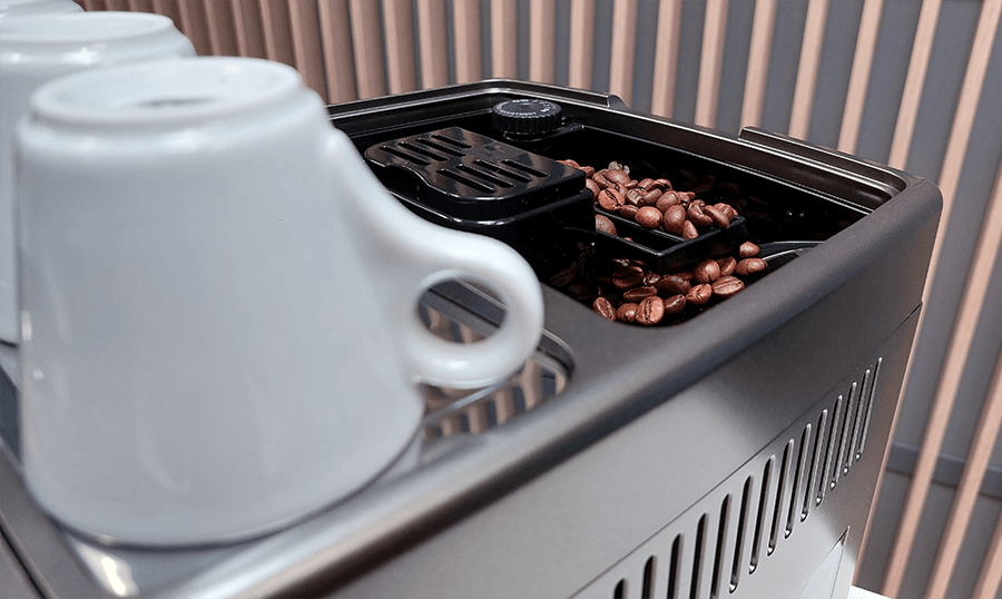 Młynek w automatycznym ekspresie ciśnieniowym De'Longhi Dinamica Plus ECAM 370.95.T