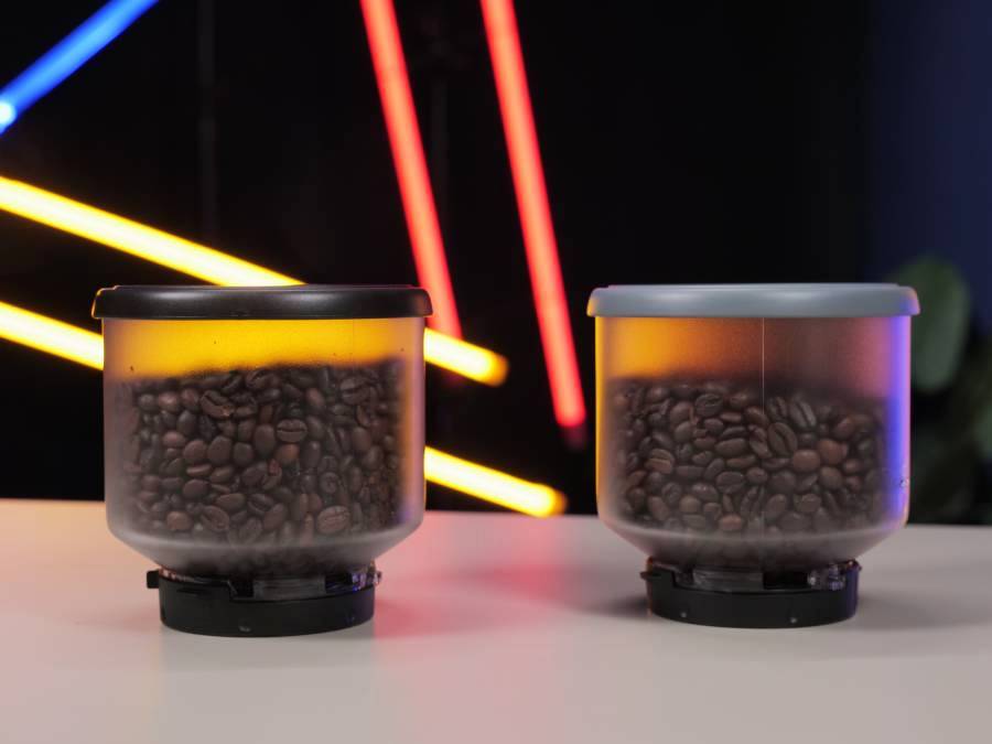 Wymienne pojemniki na ziarna w ekspresie DeLonghi Rivelia