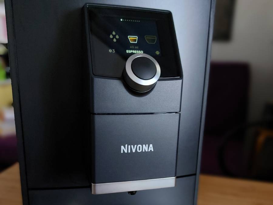 Wyświetlacz i pokrętło do sterowania w ekspresie automatycznym Nivona CafeRomatica 790