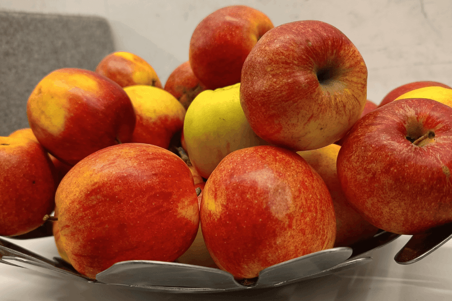 Gł&oacute;wny o rozdzielczości 200 Mpix z przesłoną 1/1.22&rdquo; oraz dodatkowy ultraszerokokątny o rozdzielczości 13 Mpix.