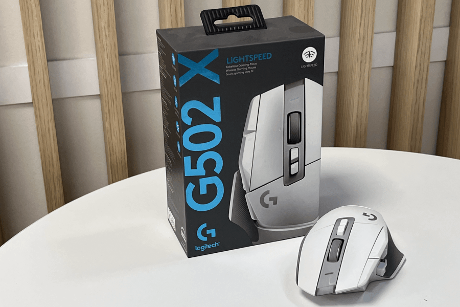 Logitech G502 X Lightspeed to, szczerze m&oacute;wiąc, dość prosta myszka. Choć dużo w niej przycisk&oacute;w, trudno uświadczyć tutaj świetlnych popis&oacute;w czy finezji estetycznej.