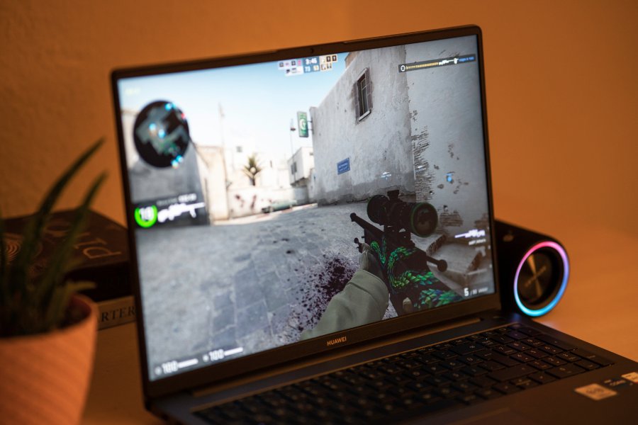 Najpopularniejsze gry dla nastolatk&oacute;w z serii Counter Strike, czyli 1.6 oraz Source, wciąż utrzymują stałe liczby dziesiątek tysięcy graczy, choć to nic w por&oacute;wnaniu z najnowszym Global Offensive, kt&oacute;re dawno przebiło milion i zapowiada się, że z wyjściem CS2 liczba ta wzrośnie jeszcze bardziej.