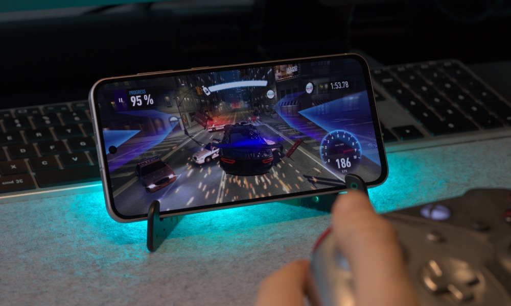 granie w grę Need For Speed na telefonie Samsung Galaxy A56