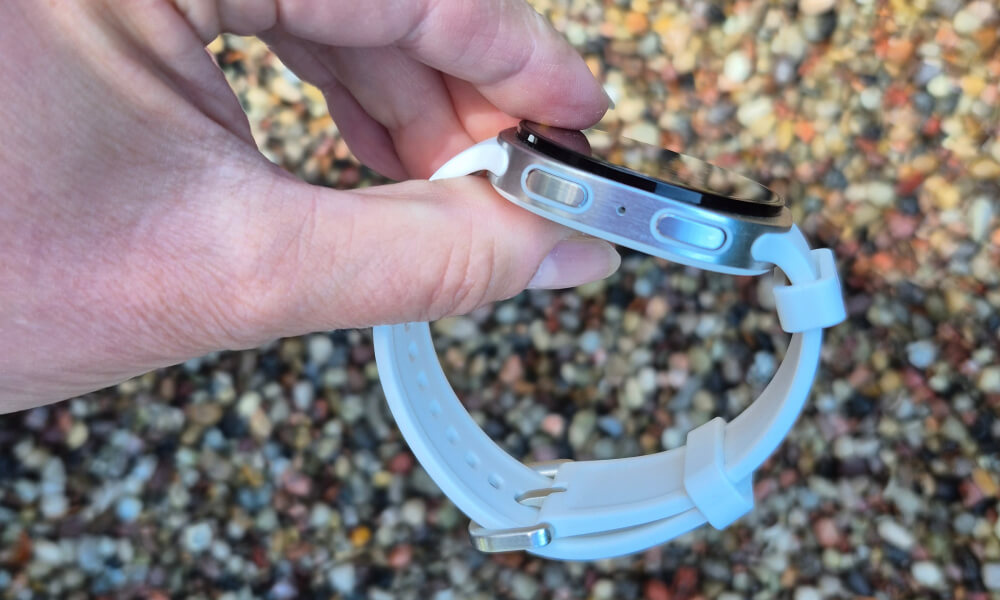 Galaxy Watch9 z boku