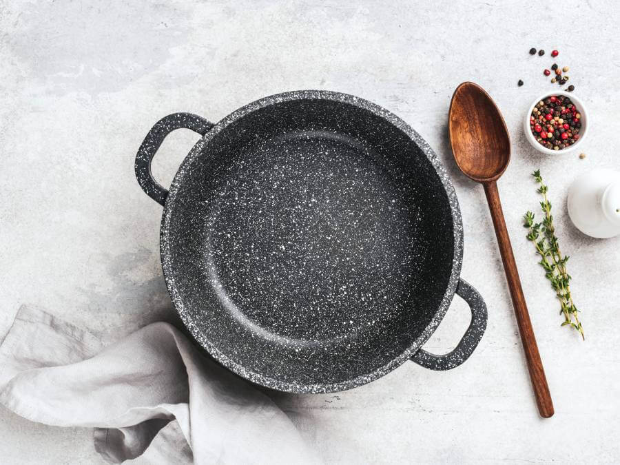 Garnek z powłoką mineralną