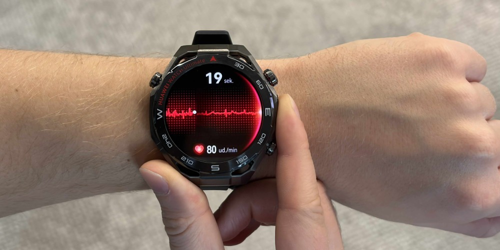 funkcja X-Tap w smartwatchu Huawei, pomiar saturacji krwi z opuszka palca