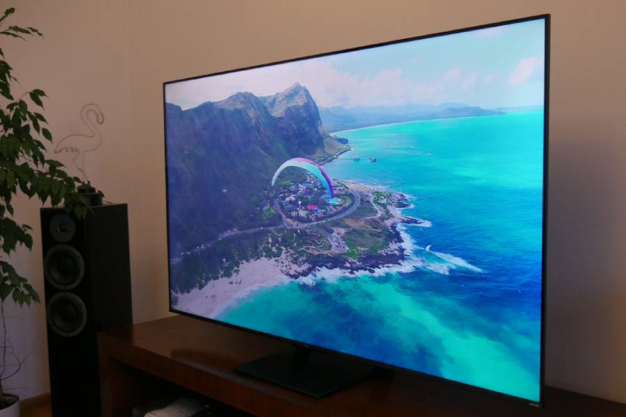 Na telewizorach serii TCL QLED860, dzięki HDR, świetnie prezentują się ciemne, kontrastowe sceny - pod niemal każdym kątem