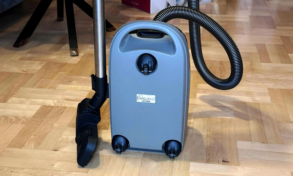 zbliżenie na kółka odkurzacza Miele