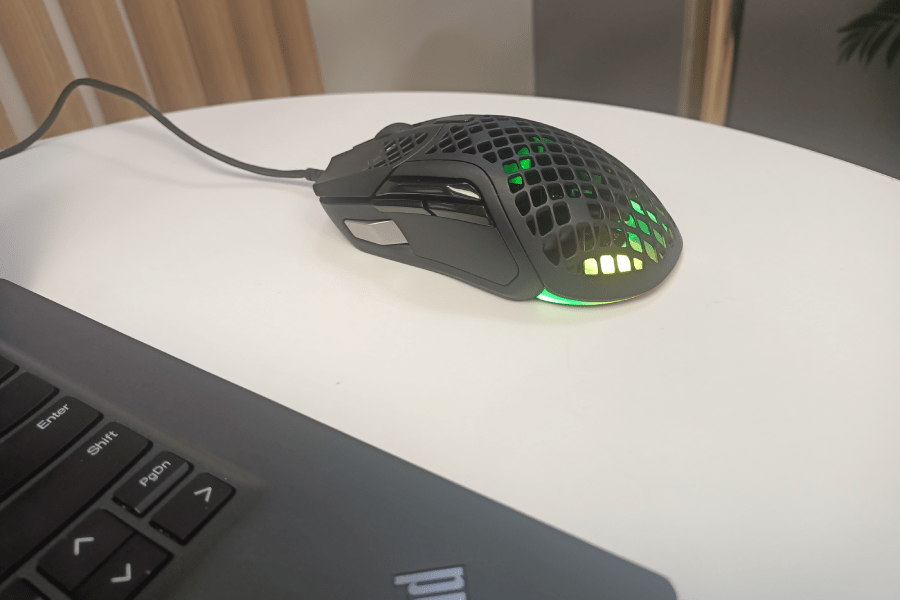 Sensor TrueMove Air śledził każdy m&oacute;j ruch i rejestrował czułość z prędkością 18000 CPI