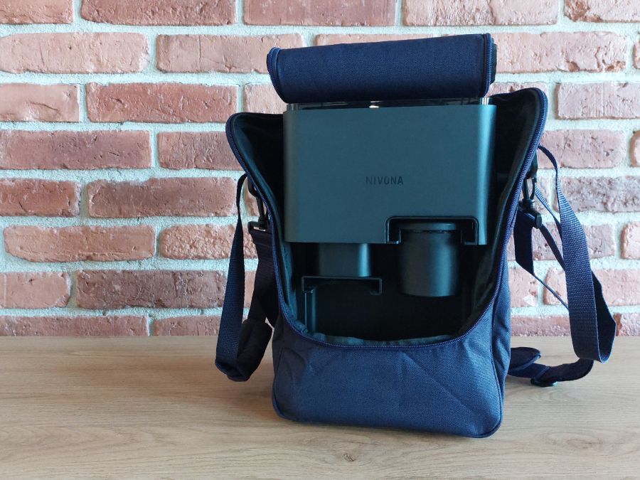 Ekspres Nivona Cube w torbie, kt&oacute;rą możesz dokupić