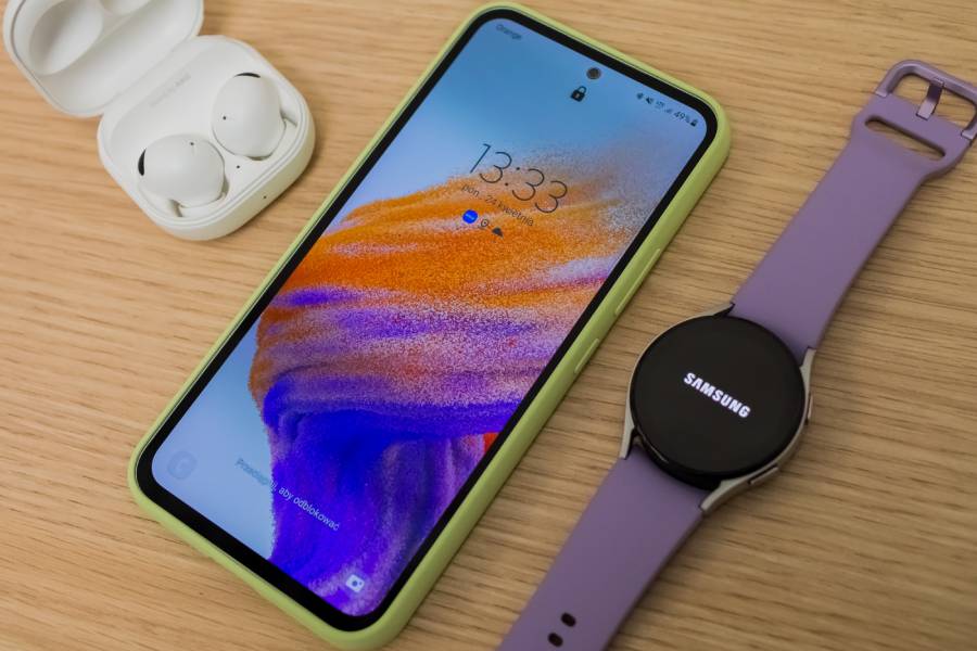 Samsung Galaxy A54 ze słuchawkami