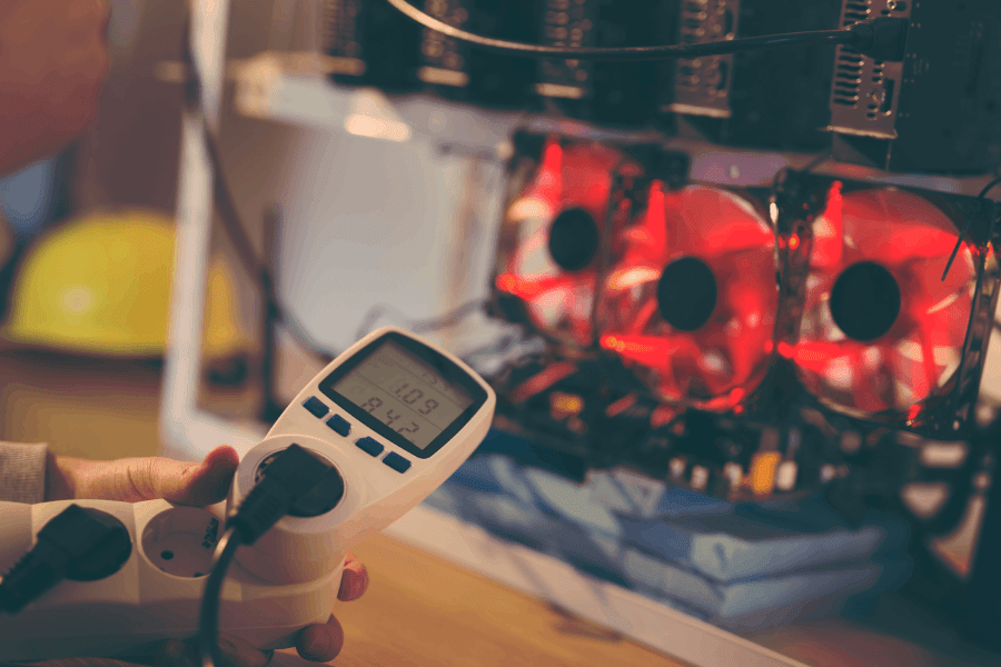 Mówi się, że typowy komputer z wyższej półki wymaga ok. 300–500 W, choć to oczywiście bardzo luźny szacunek.