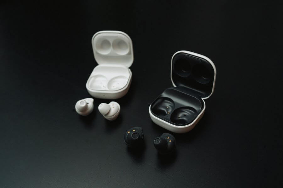 Słuchawki Samsung Galaxy Buds FE i etui ładujące 