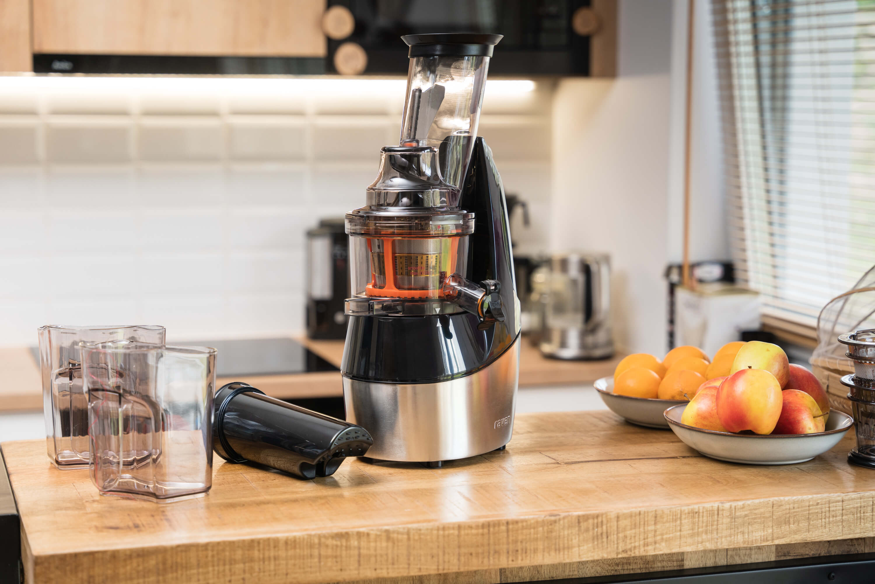 Jednym z najlepszych sposobów na ich przygotowanie jest wykorzystanie wyciskarki wolnoobrotowej, która za sprawą wolnych obrotów wyciska z owoców więcej soku, a przy tym zachowuje najwięcej wartości odżywczych.