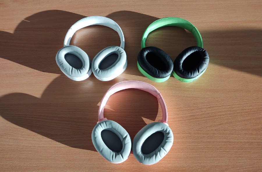 trzy kolory słuchawki Razer Opus X
