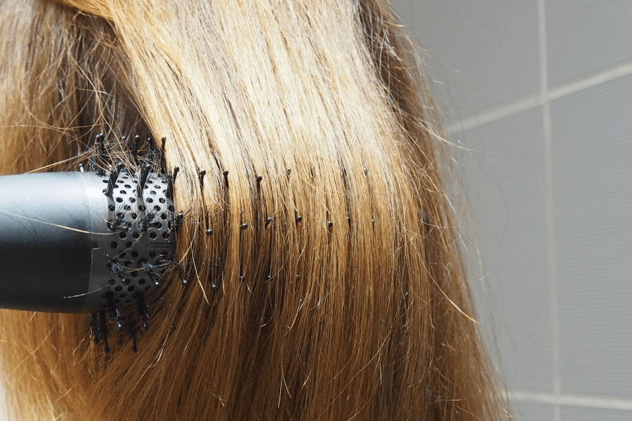 Włosy nawinięte na szczotkę Remingtona