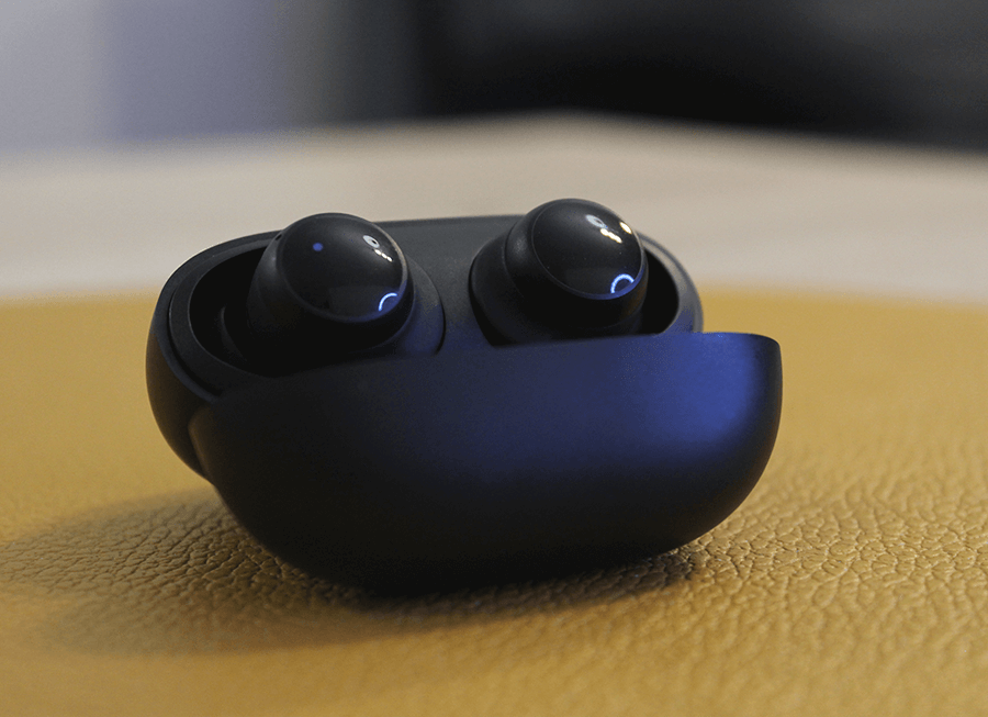 Etui otwiera się bardzo płynnie &ndash; nie ma potrzeby siłowania się z nim dzięki magnesom