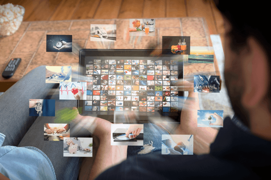 Obok internetowych wypożyczalni w stylu Netflixa, MEGOGO czy SkyShowtime znajdują się portale streamingowe udostępniające obraz na żywo.