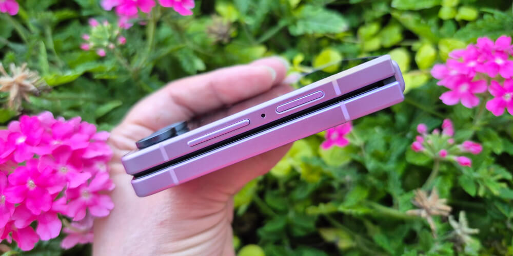 Samsung Galaxy Z Flip8 bok z czytnikiem linii papilarnych