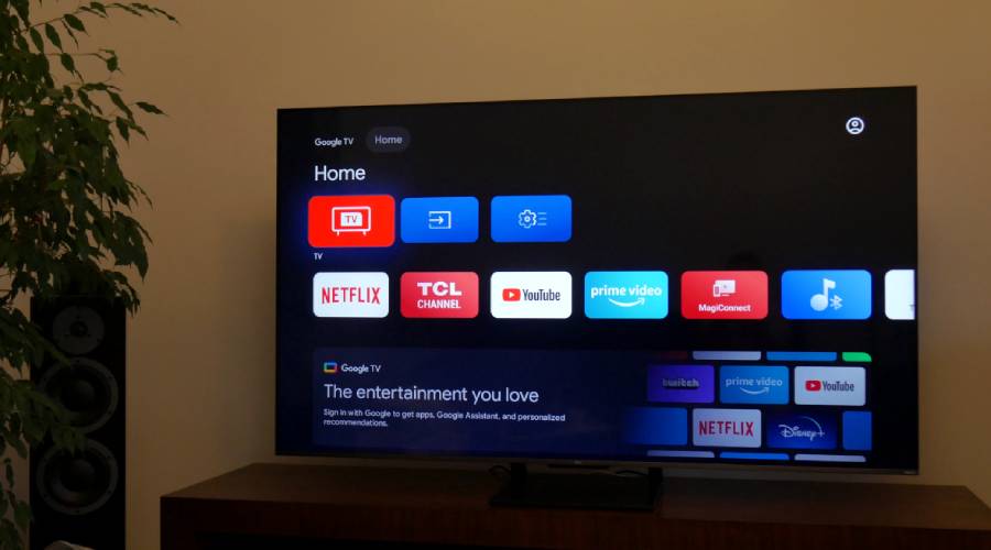 . Mikrofony wbudowane są r&oacute;wnież w telewizor i dzięki temu możesz wydawać mu komendy bez użycia rąk. 